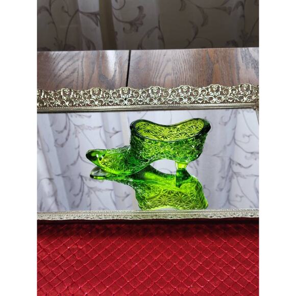 Vintage Green Glass Slipper, Daisy & Button LE Smith, Art Glass Figurine - Picture 1 of 6